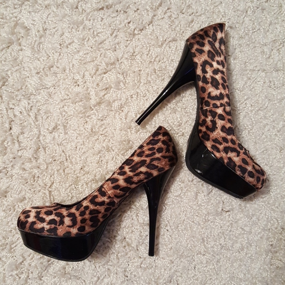 LEOPARD PRINT HEELS